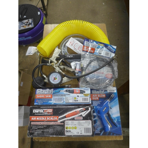 2028 - A tray of assorted Clarke tools including- sabre saw, air blow gun, whip hose and more