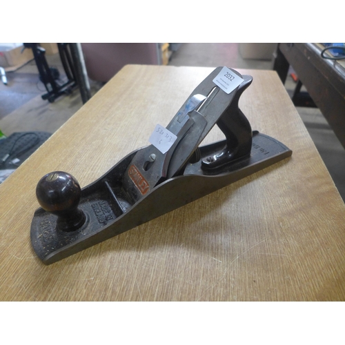 2032 - A Stanley Bailey No5 1/2  wood plane