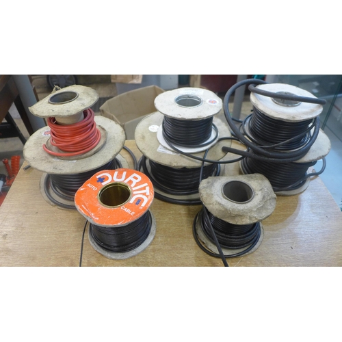 2044 - A quantity of assorted electrical cable including brown-green-red cable, flat twin black cable and o... 