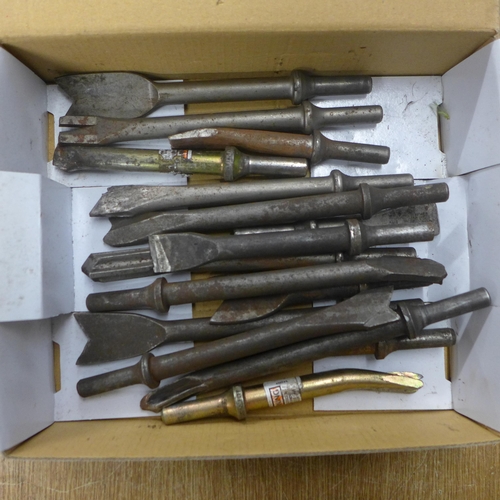 2053 - A quantity of various assorted air chisels