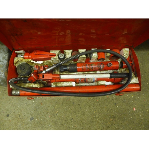 2088 - A Sealey model RE97/10c Snap 10 ton body repair kit