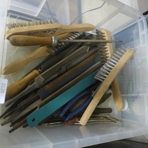 2120 - A tub of wire brushes, saw blades and files