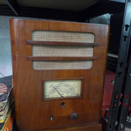 2194 - 2 Vintage radios