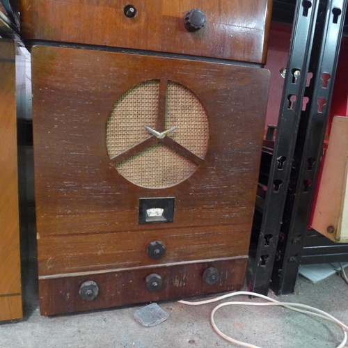 2194 - 2 Vintage radios