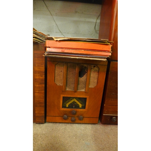 2195 - 2 Vintage radios and a bundle of LPs