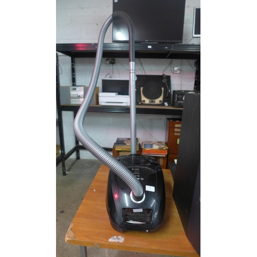 2210 - A Bosch GL30 compact vacuum cleaner