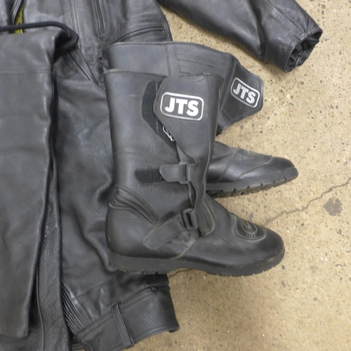 2376 - A JTS Sporting Leatherwear motorbike jacket (50), trousers and boots