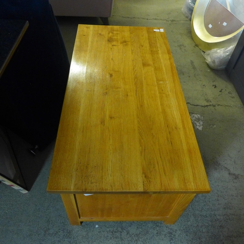 1550 - An oak multi drawer coffee table