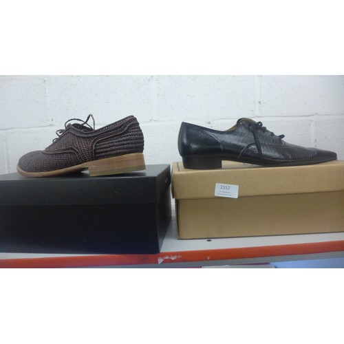 2152 - Two pairs of men's shoes, unown, one Paul Smith size 7 and one pair of black Epic shoes size 9