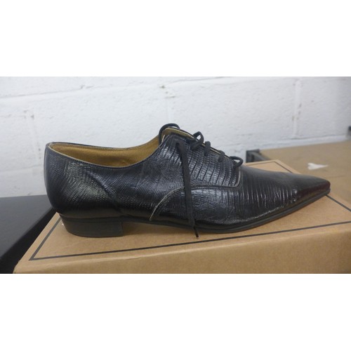 2152 - Two pairs of men's shoes, unown, one Paul Smith size 7 and one pair of black Epic shoes size 9