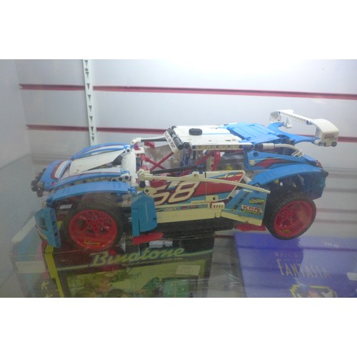 2155A - A Lego Technic rally car