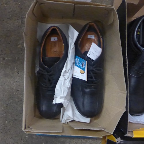 2341 - 3 Pairs of gents shoes