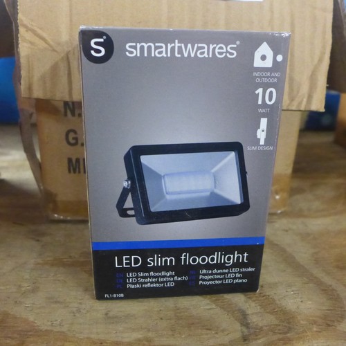 2354 - A box of 15 Smartwares low LED slim floodlights