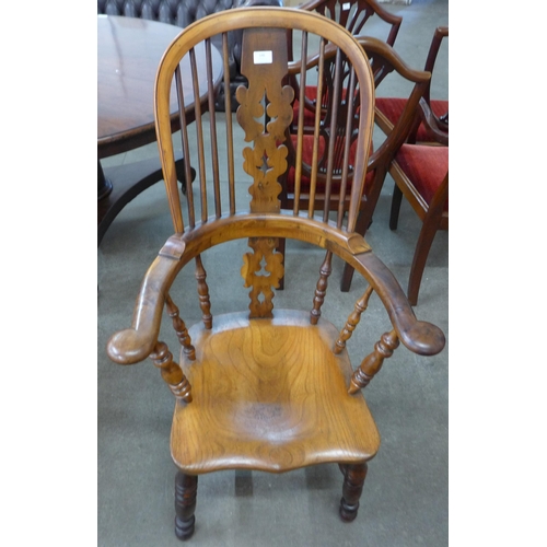 146 - A 19th Century elm and yew wood highback Windsor chair