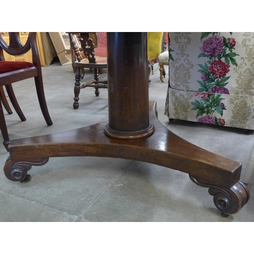 148 - A Victorian circular mahogany tilt-top breakfast table