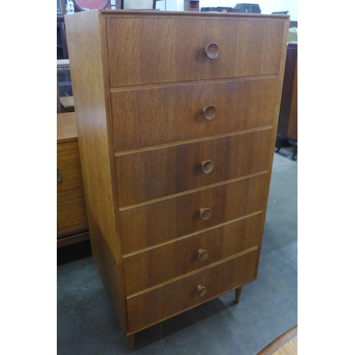 16 - A Meredew light oak chest of drawers