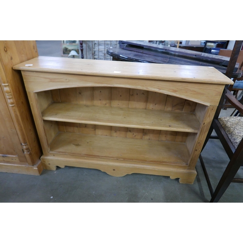 174 - A pine open bookcase