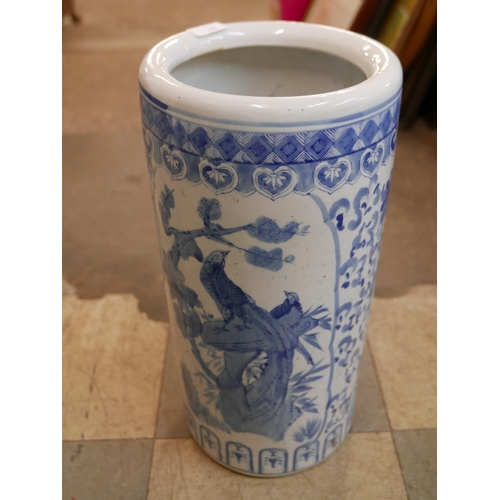 197 - A Chinese blue and white porcelain stick stand