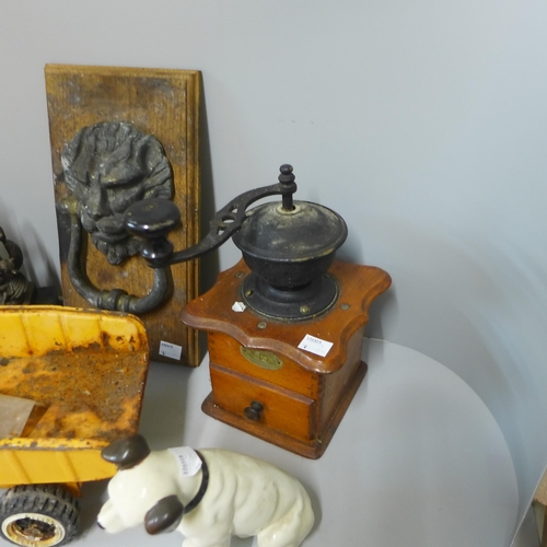 246 - A vintage brass door knocker, Tonka truck, coffee grinder and one other