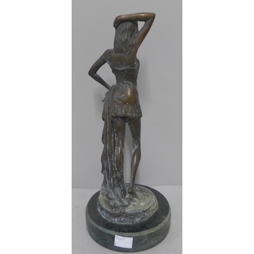 255 - A bronze figure of a lady on, a green marble socle