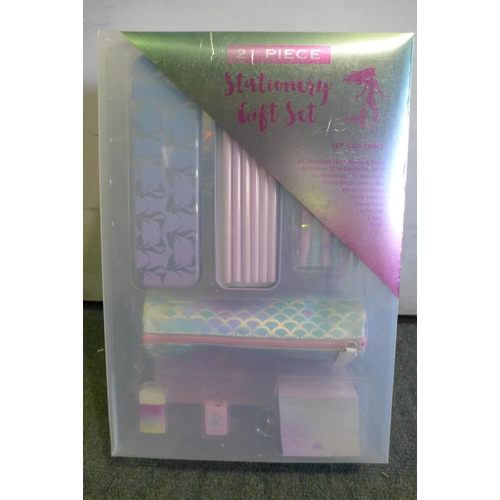 3071 - 21-piece Mermaid themed stationery gift sets