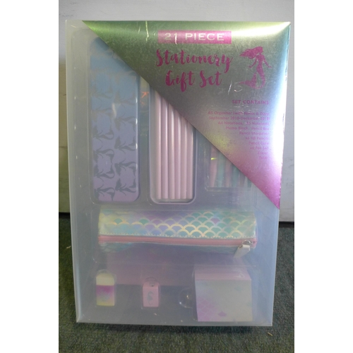 3074 - 21 Piece Mermaid themed stationery gift set