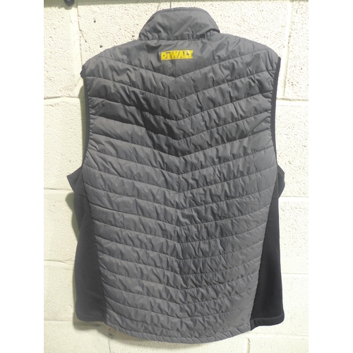 3369 - Men's Dewalt grey gilet, size L *This lot is subject to VAT