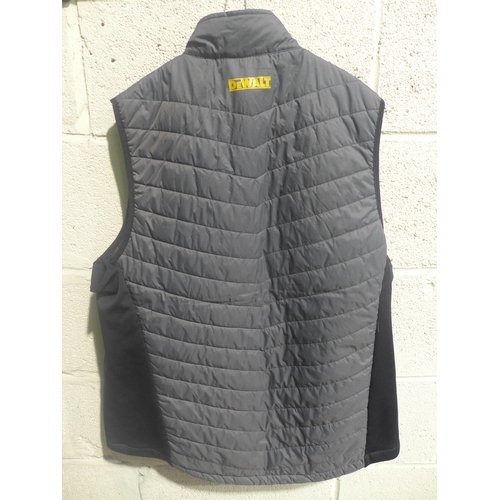 3370 - Men's Dewalt grey gilet, size L *This lot is subject to VAT