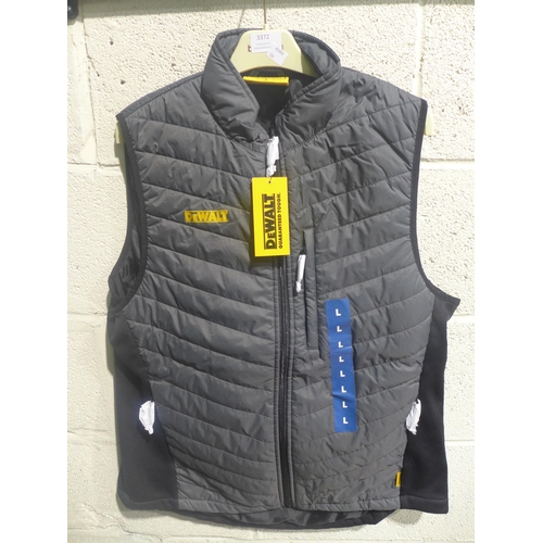 3372 - Men's Dewalt grey gilet, size L *This lot is subject to VAT