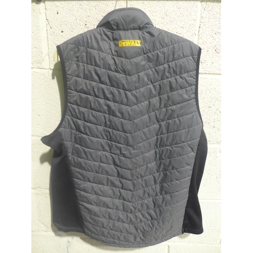 3372 - Men's Dewalt grey gilet, size L *This lot is subject to VAT