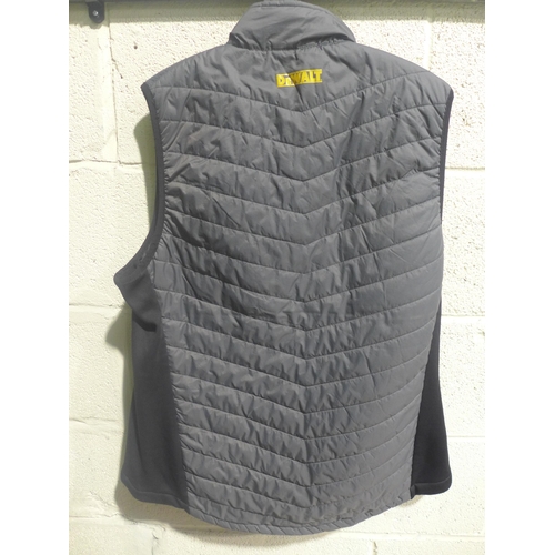 3373 - Men's Dewalt grey gilet, size L *This lot is subject to VAT