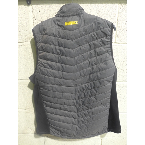 3375 - Men's Dewalt grey gilet, size L *This lot is subject to VAT