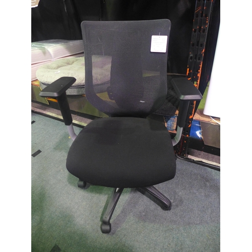 3461 - True Innovation Mesh Office Chair (311-102)    * This lot is subject to vat