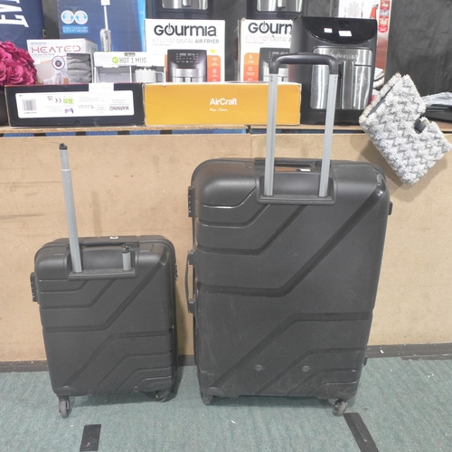 3472 - American Tourister Set of Two 4-Wheel Spinner Hardside Suitcases (Damaged Handle) (311-8,59,67)    *... 