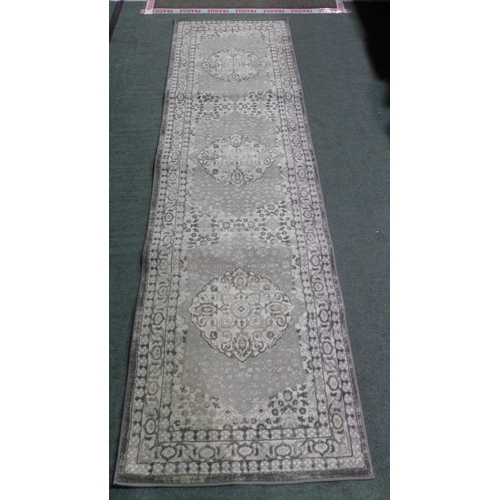 3004 - Centenno Runner -  2'X8'     (311-153)    * This lot is subject to vat