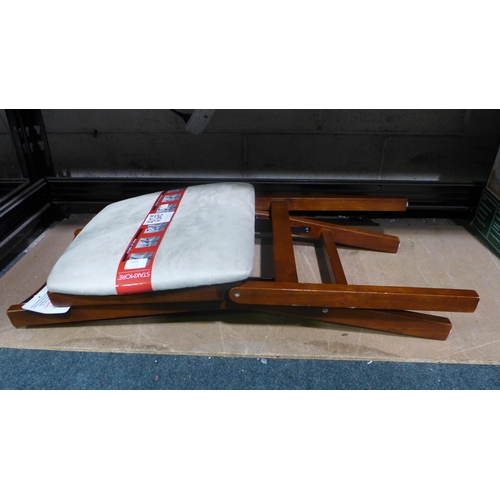 3008 - Stakmore Wooden Folding Chairs    (311-128)    * This lot is subject to vat