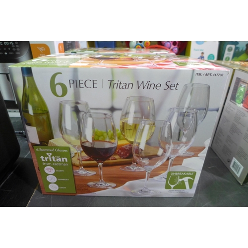 3085 - Tritan Plastic Wine Glasses (311-76)    * This lot is subject to vat