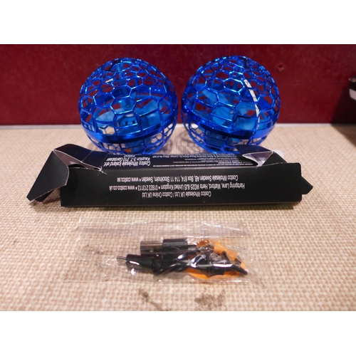 3112 - Two Wonder Sphere Spinner Balls and Maisto 1:18 Cars    (311-40,56,72)    * This lot is subject to v... 