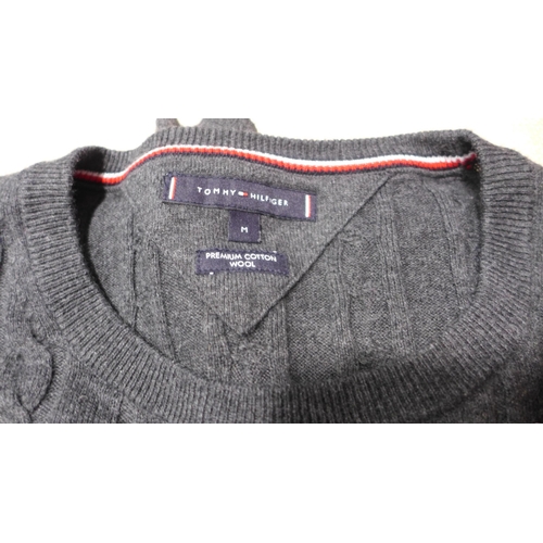 3163 - Tommy Hilfiger grey jumper (size M)