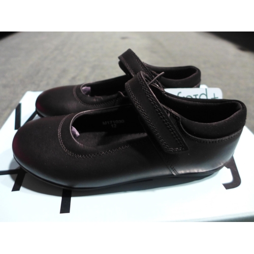 3212 - Kid's Term black school shoes - UK size 12 *This lot is subject to VAT