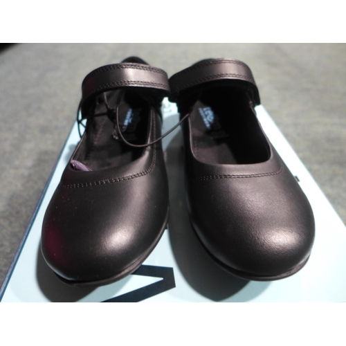 3213 - Kid's Term black school shoes - UK size 13 *This lot is subject to VAT