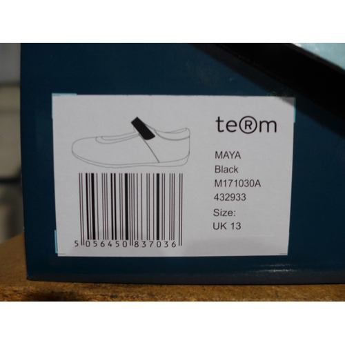 3214 - Kid's Term black school shoes - UK size 13 *This lot is subject to VAT