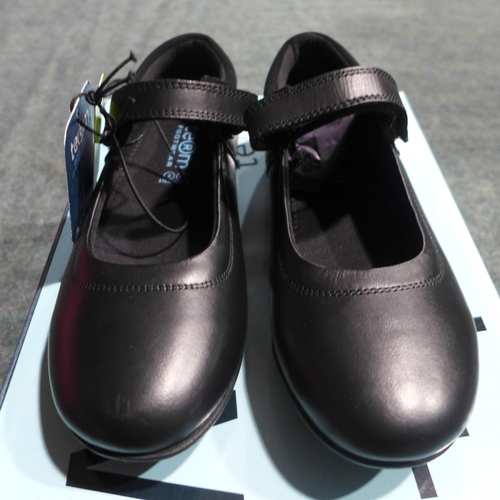 3216 - Kids Term black school shoes - UK size 2 *This lot is subject to VAT