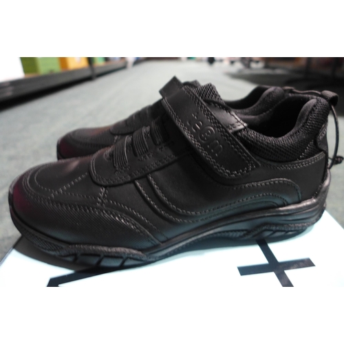 3218 - Kid's Term black school shoes - UK size 13 *This lot is subject to VAT