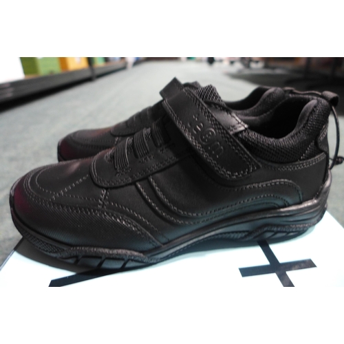 3220 - Kid's Term black school shoes - UK size 13 *This lot is subject to VAT