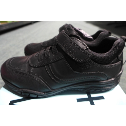 3226 - Kid's Term black school shoes - UK size 1 *This lot is subject to VAT