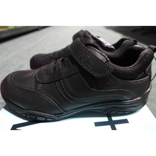 3227 - Kid's Term black school shoes - UK size 1 *This lot is subject to VAT