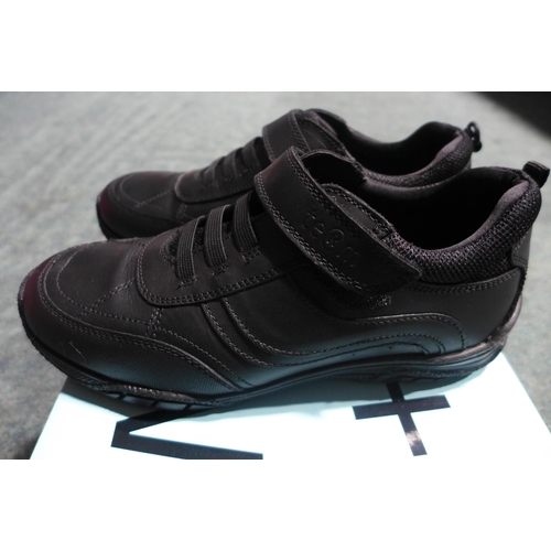 3237 - Kid's Term black school shoes - UK size 3 *This lot is subject to VAT