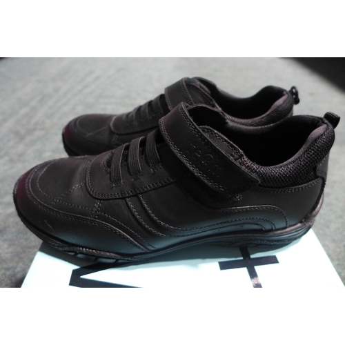 3242 - Kid's Term black school shoes - UK size 3 *This lot is subject to VAT