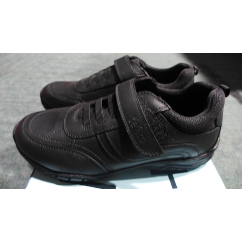 3250 - Kid's Term black school shoes - UK size 4 *This lot is subject to VAT